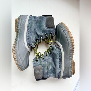 Youth Sorel Boots Size 3